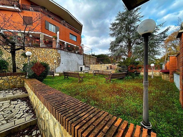 appartamento in vendita a Tivoli in zona Villaggio Adriano