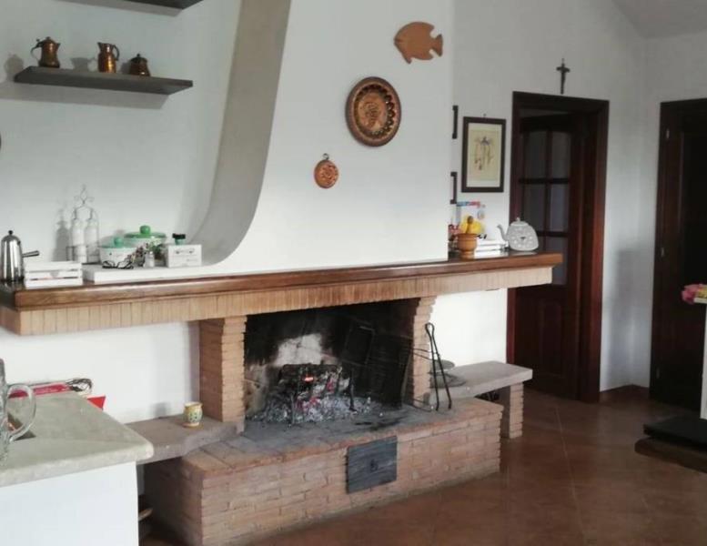 casa indipendente in vendita a Tivoli in zona Campolimpido