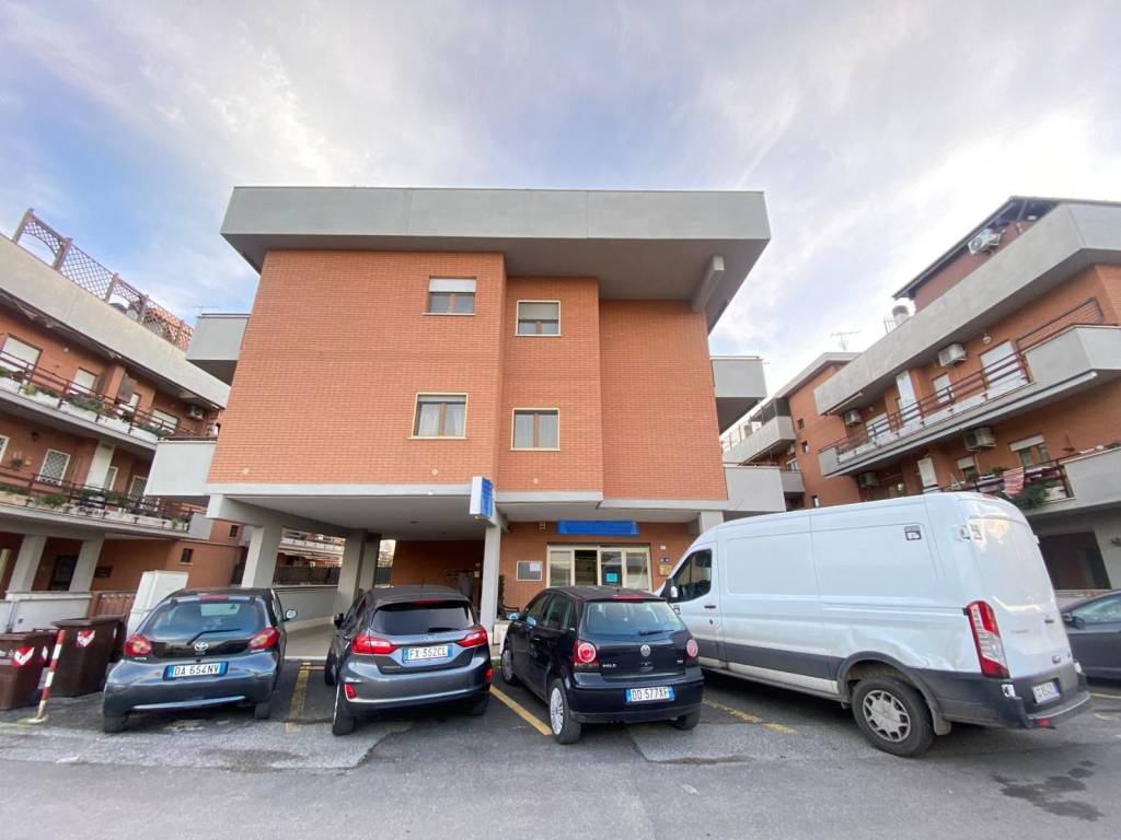 negozio in vendita a Tivoli in zona Favale