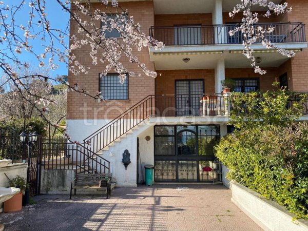 casa indipendente in vendita a Tivoli