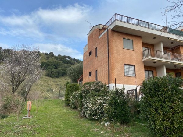 casa indipendente in vendita a Tivoli