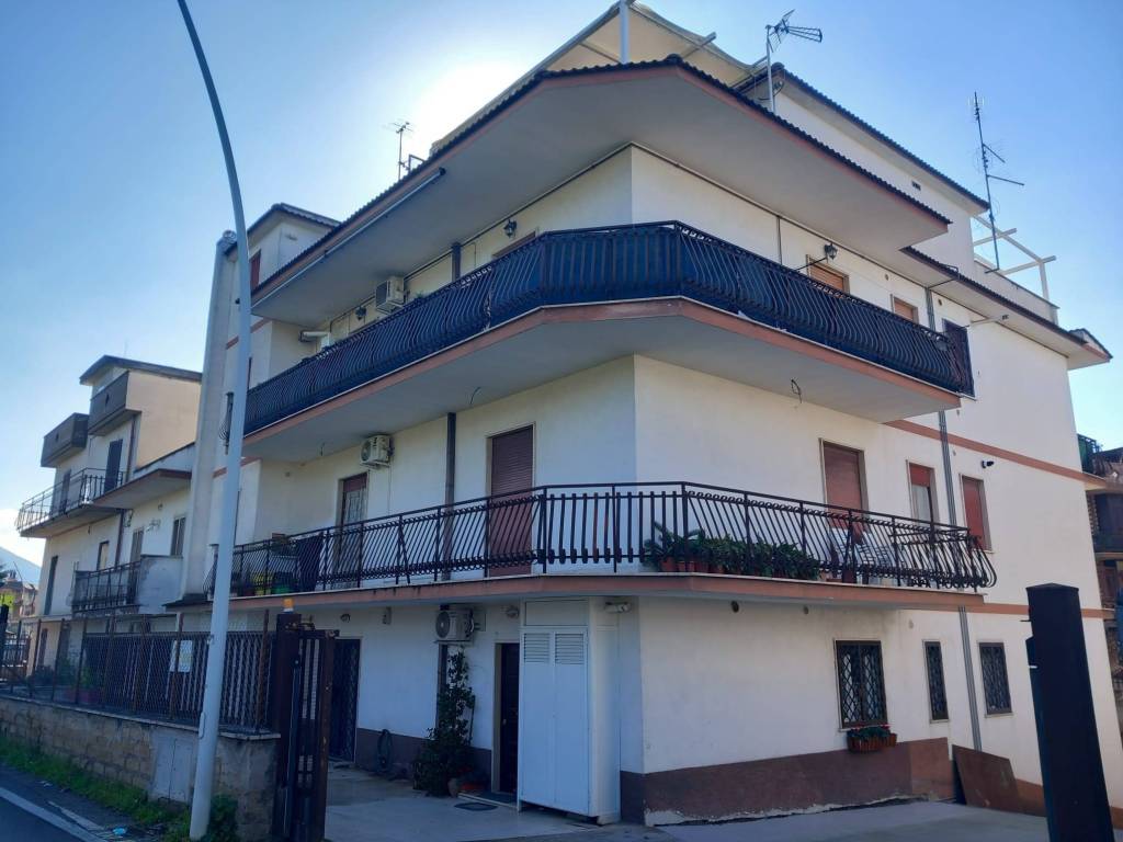 appartamento in vendita a Tivoli in zona Campolimpido