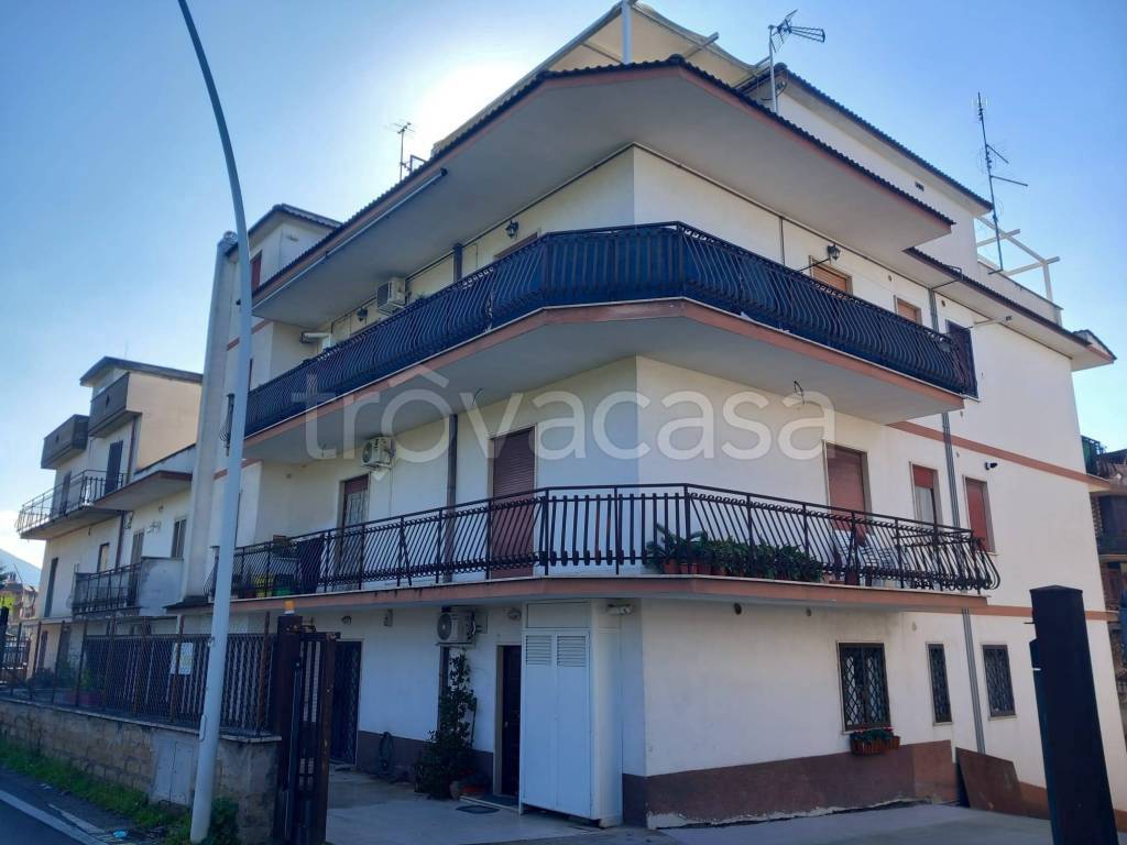 appartamento in vendita a Tivoli in zona Campolimpido