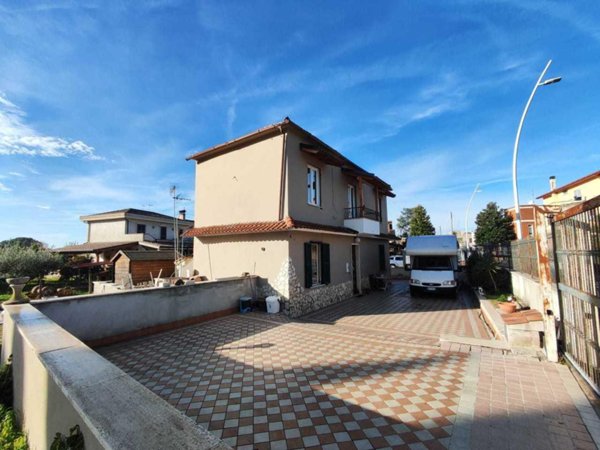 appartamento in vendita a Tivoli in zona Campolimpido