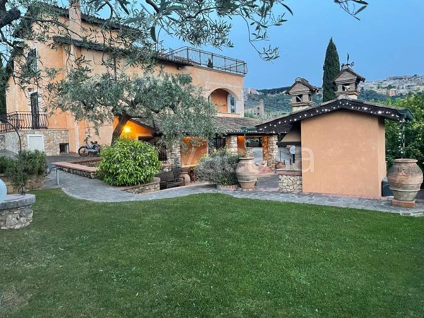 casa indipendente in vendita a Tivoli