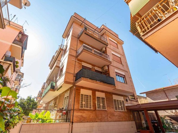 appartamento in vendita a Tivoli in zona Terme