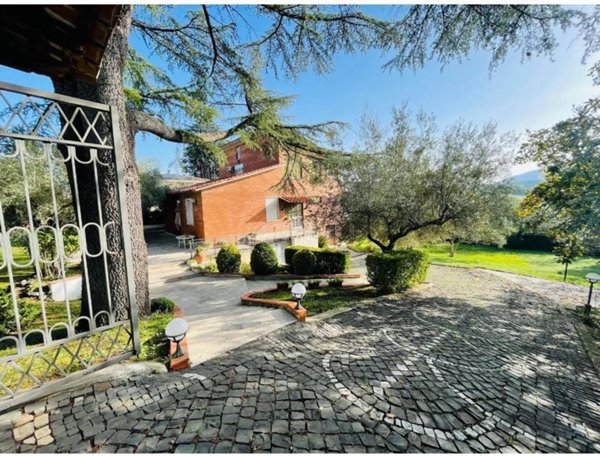 casa indipendente in vendita a Tivoli