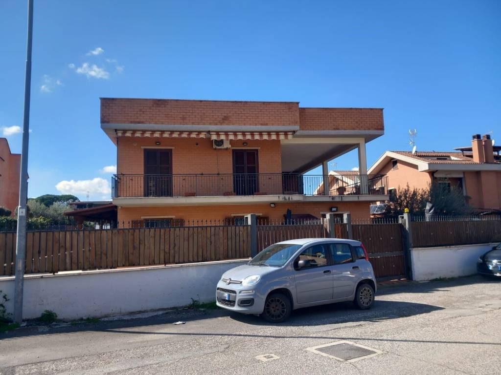 appartamento in vendita a Tivoli in zona Villaggio Adriano