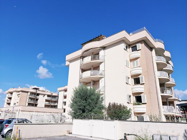 appartamento in vendita a Tivoli in zona Campolimpido