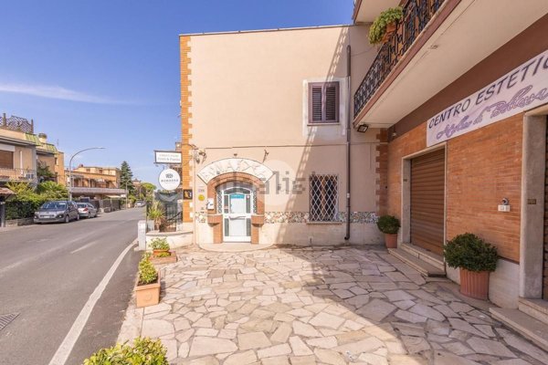 locale commerciale in vendita a Tivoli