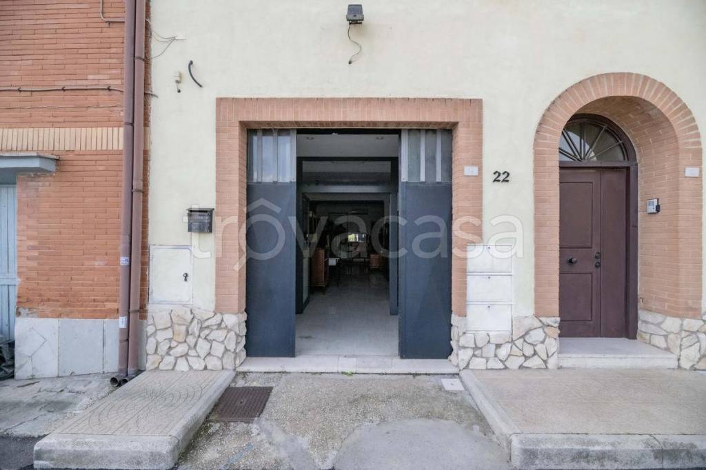 locale commerciale in vendita a Tivoli in zona Terme