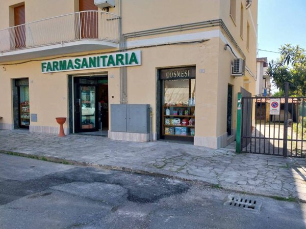 negozio in vendita a Tivoli in zona Terme