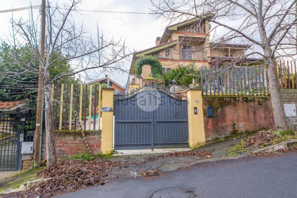 casa indipendente in vendita a Tivoli in zona Villaggio Adriano