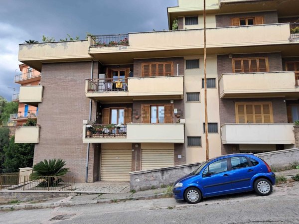 casa indipendente in vendita a Tivoli