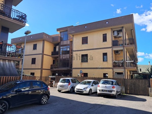 appartamento in vendita a Tivoli in zona Campolimpido