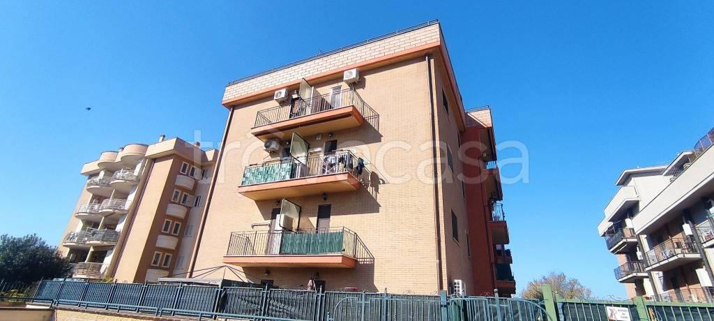 appartamento in vendita a Tivoli in zona Campolimpido