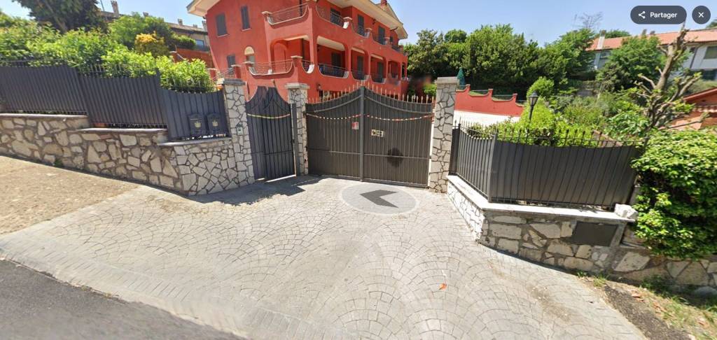 casa indipendente in vendita a Tivoli in zona Villaggio Adriano