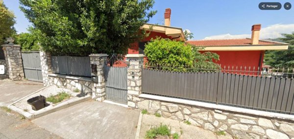 casa indipendente in vendita a Tivoli in zona Villaggio Adriano