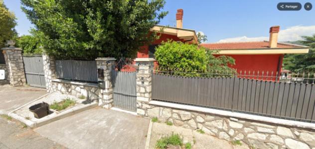 casa indipendente in vendita a Tivoli in zona Villaggio Adriano