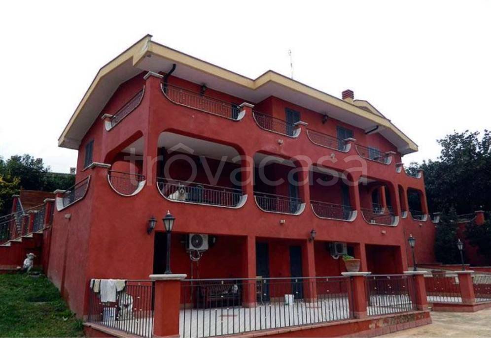 appartamento in vendita a Tivoli in zona Villaggio Adriano