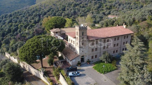 locale di sgombero in vendita a Tivoli