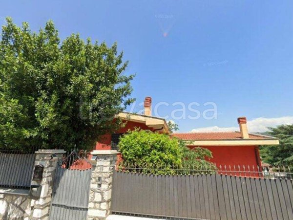 casa indipendente in vendita a Tivoli in zona Villaggio Adriano
