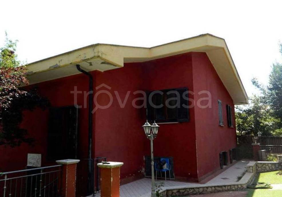 appartamento in vendita a Tivoli in zona Villaggio Adriano