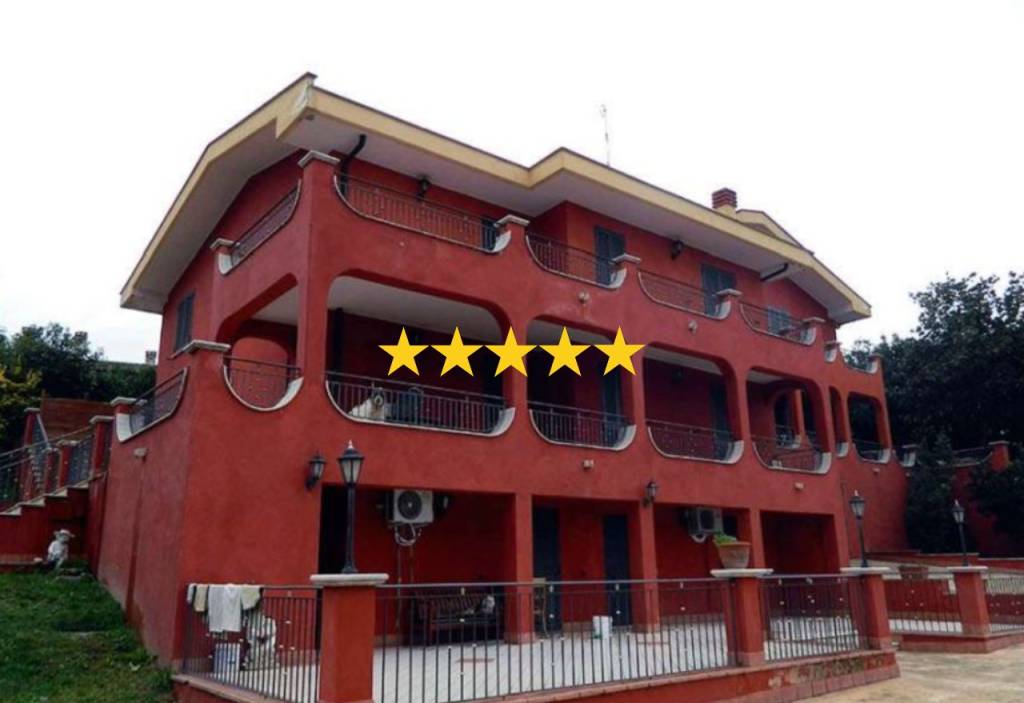 appartamento in vendita a Tivoli in zona Villaggio Adriano