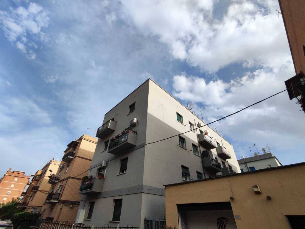 appartamento in vendita a Tivoli in zona Terme