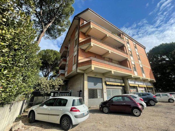 locale commerciale in vendita a Tivoli in zona Terme