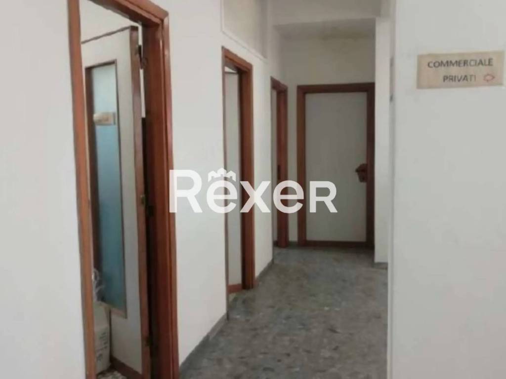 intera palazzina in vendita a Tivoli in zona Villaggio Adriano