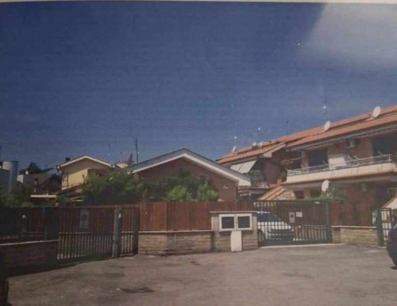 casa indipendente in vendita a Tivoli in zona Terme