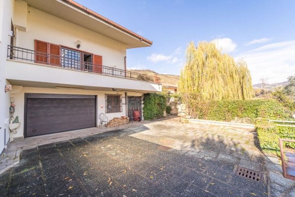 casa indipendente in vendita a Tivoli