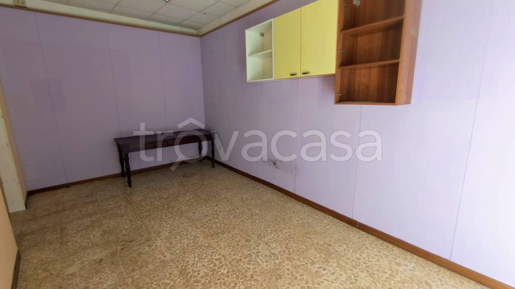 locale di sgombero in vendita a Tivoli