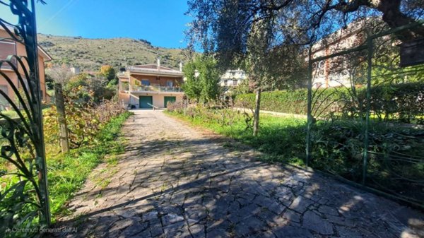 casa indipendente in vendita a Tivoli