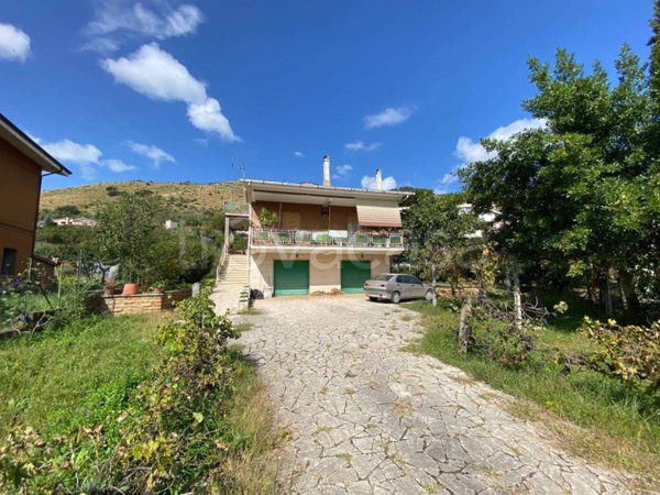 casa indipendente in vendita a Tivoli