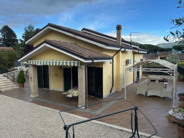 casa indipendente in vendita a Tivoli