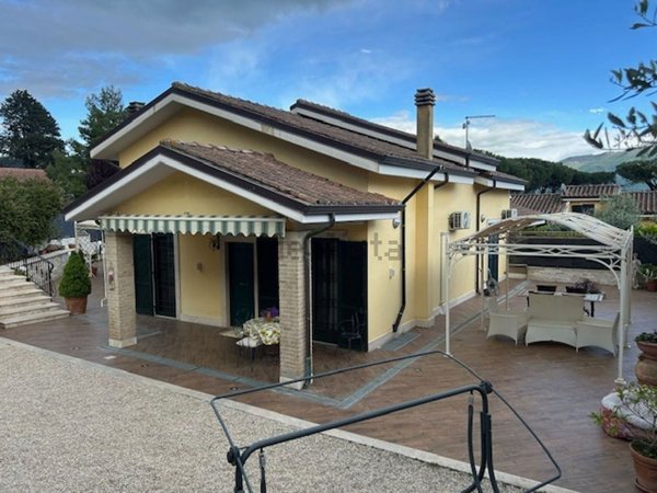 casa indipendente in vendita a Tivoli