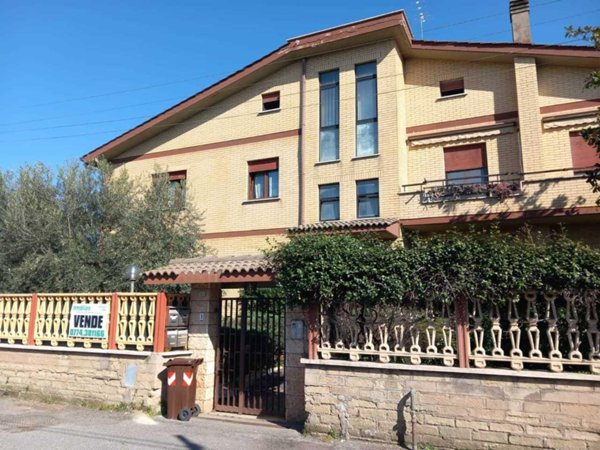 appartamento in vendita a Tivoli in zona Villa Adriana