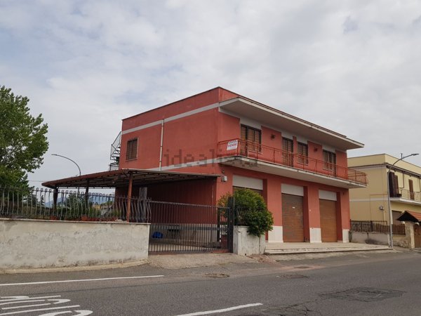 locale commerciale in vendita a Tivoli in zona Terme
