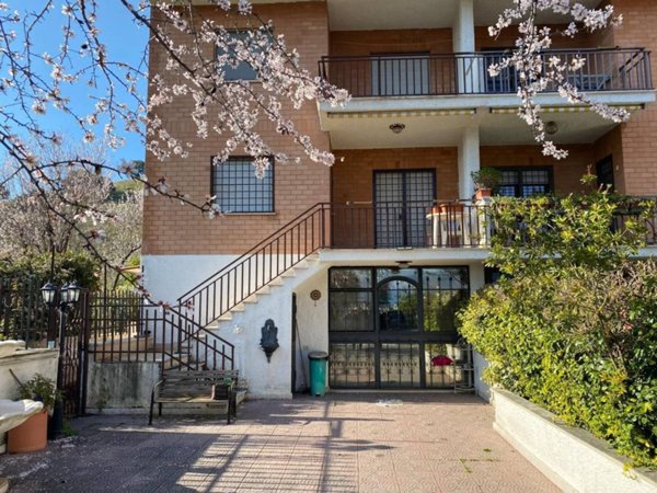 casa indipendente in vendita a Tivoli