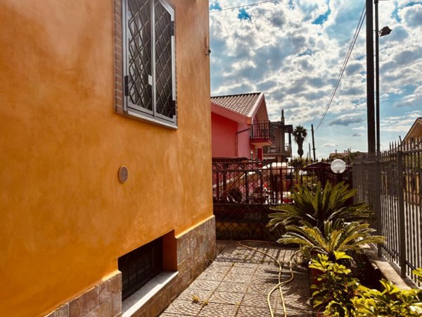 casa indipendente in vendita a Tivoli in zona Campolimpido