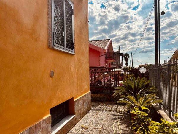 casa indipendente in vendita a Tivoli in zona Campolimpido