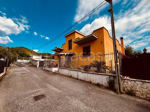 casa indipendente in vendita a Tivoli in zona Campolimpido