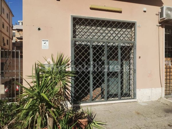 locale commerciale in vendita a Tivoli