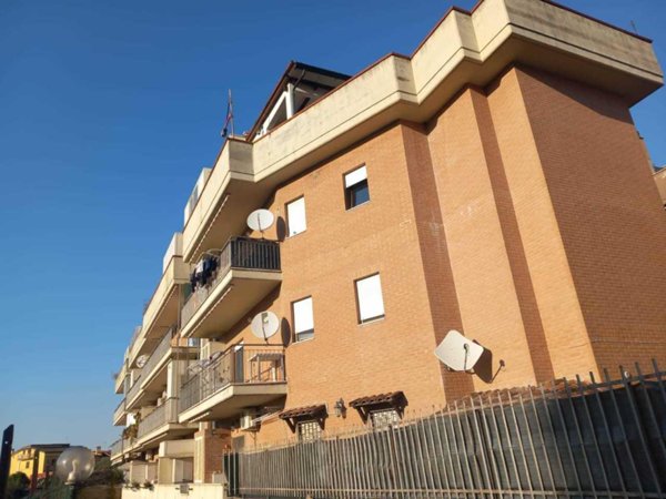 appartamento in vendita a Tivoli in zona Campolimpido