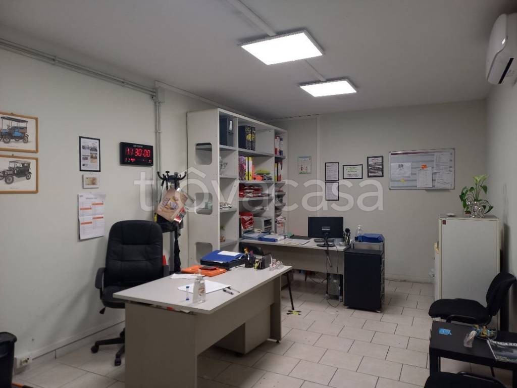 negozio in vendita a Tivoli in zona Villa Adriana