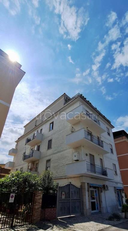 appartamento in vendita a Tivoli in zona Terme