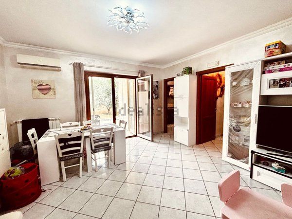 appartamento in vendita a Tivoli in zona Campolimpido