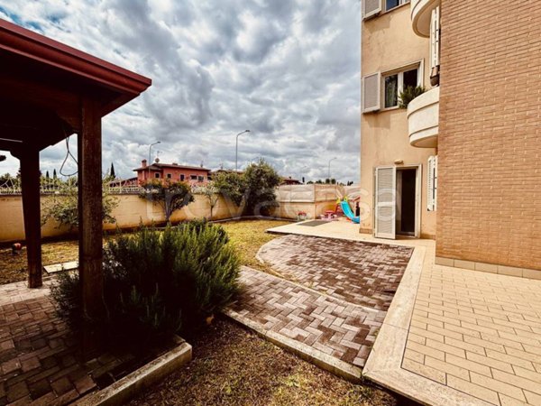 appartamento in vendita a Tivoli in zona Campolimpido